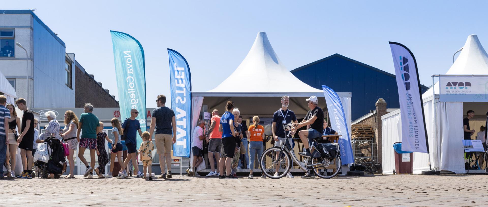 Bezoekers tata steel - stand Havenfestival